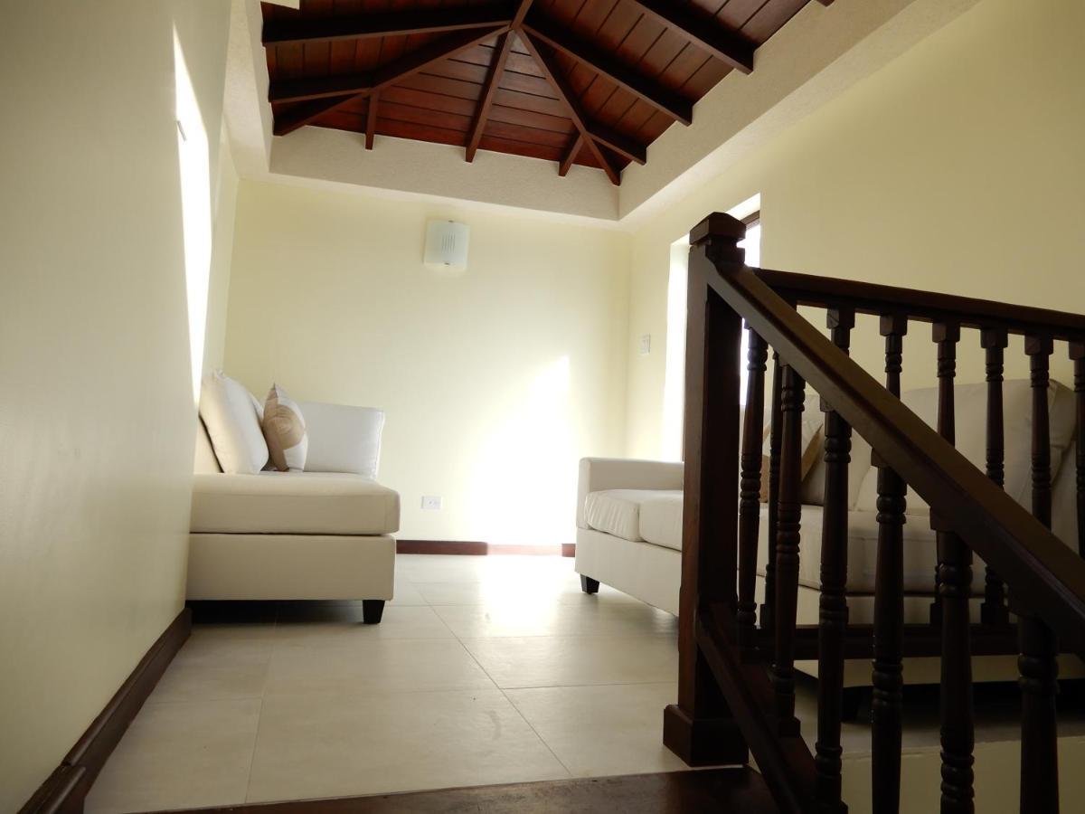 Oistins Bayview Apartments Christ Church Ngoại thất bức ảnh